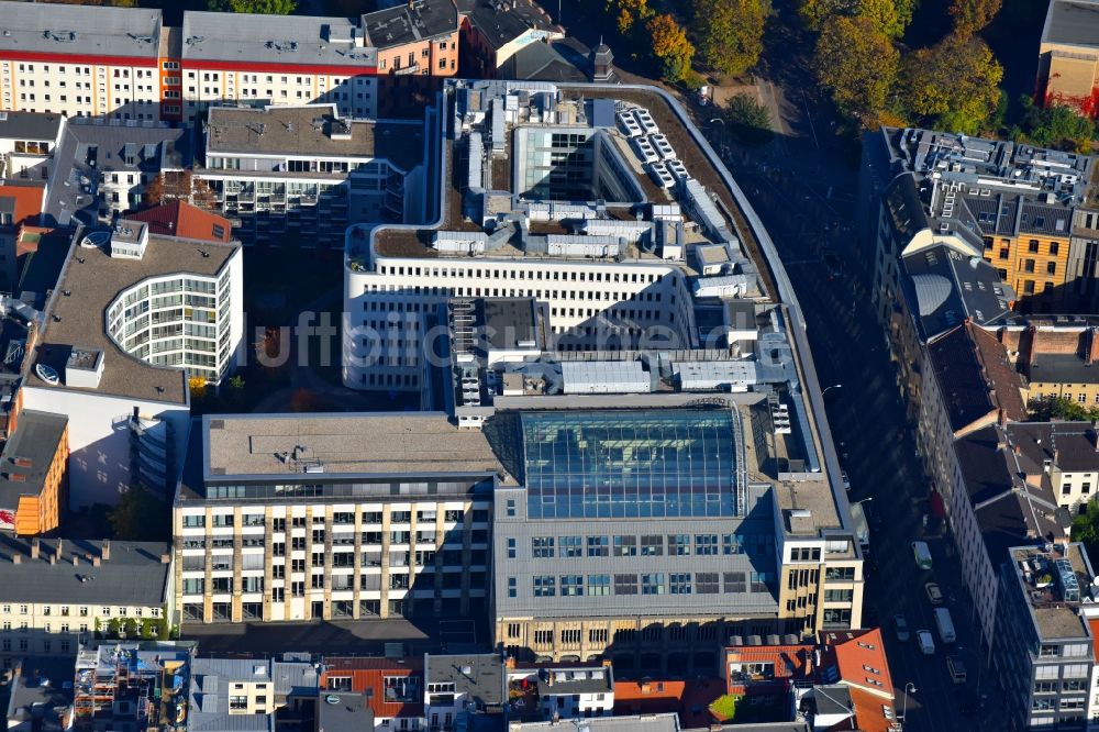 Luftaufnahme Berlin - Büro- und Geschäftshaus- Ensemble Rosenthaler Straße - Weinmeisterstraße - Gipsstraße im Ortsteil Mitte in Berlin, Deutschland