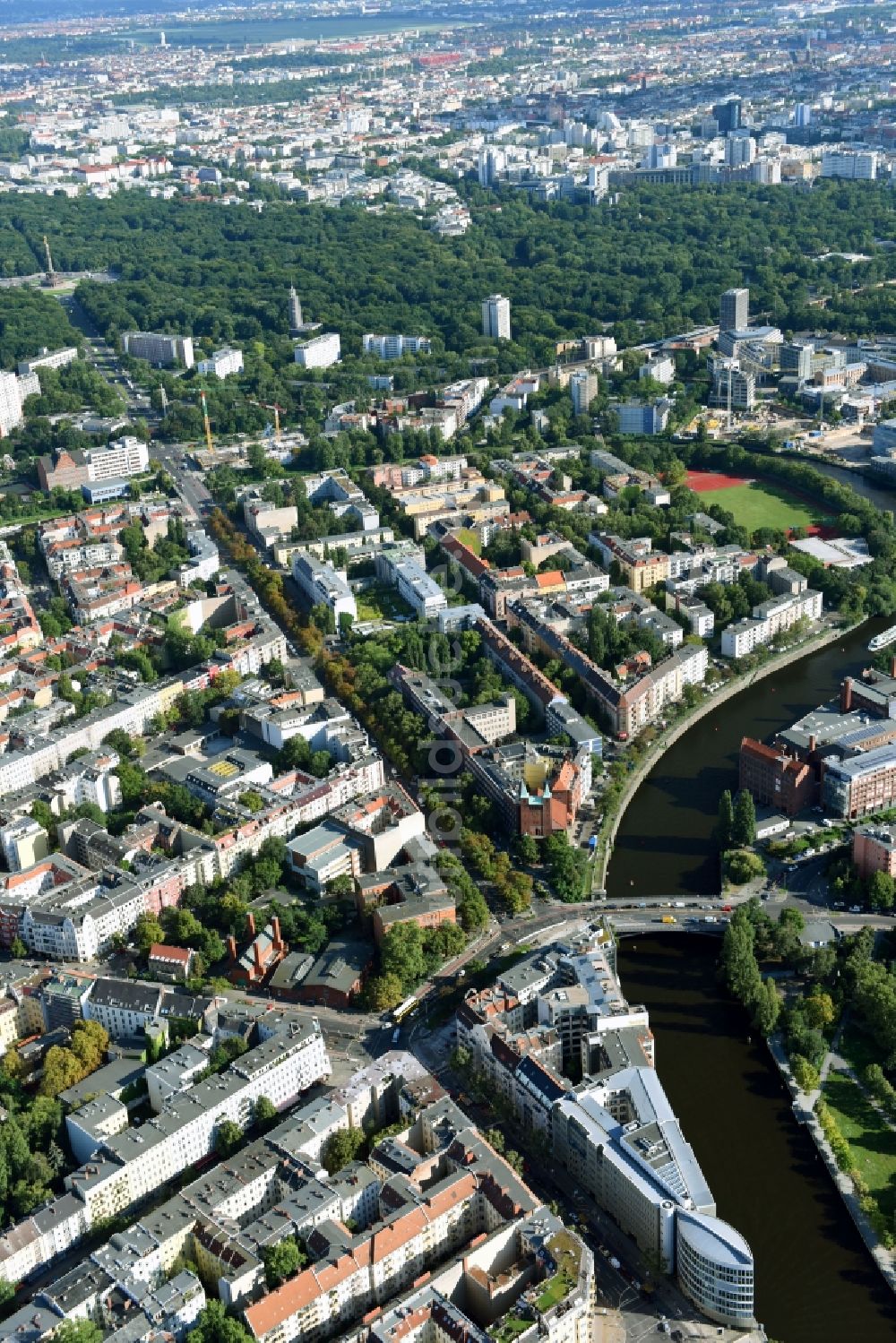 Berlin von oben - Büro- und Geschäftshaus- Ensemble Spree-Forum in Alt- Moabit in Berlin, Deutschland