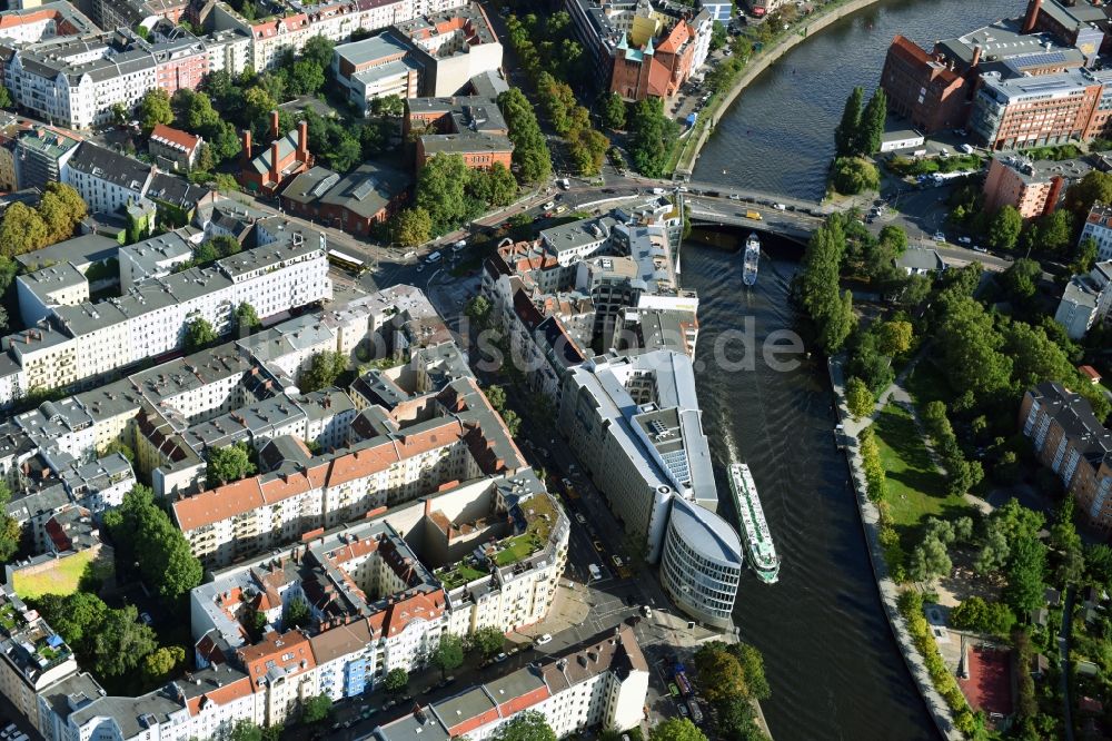 Berlin aus der Vogelperspektive: Büro- und Geschäftshaus- Ensemble Spree-Forum in Alt- Moabit in Berlin, Deutschland