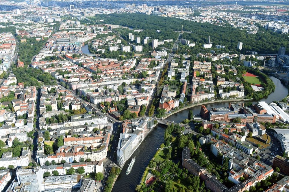 Berlin von oben - Büro- und Geschäftshaus- Ensemble Spree-Forum in Alt- Moabit in Berlin, Deutschland