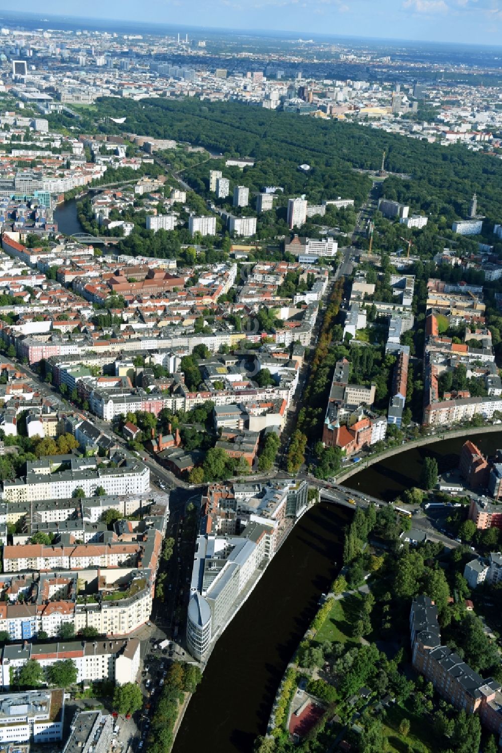 Luftbild Berlin - Büro- und Geschäftshaus- Ensemble Spree-Forum in Alt- Moabit in Berlin, Deutschland