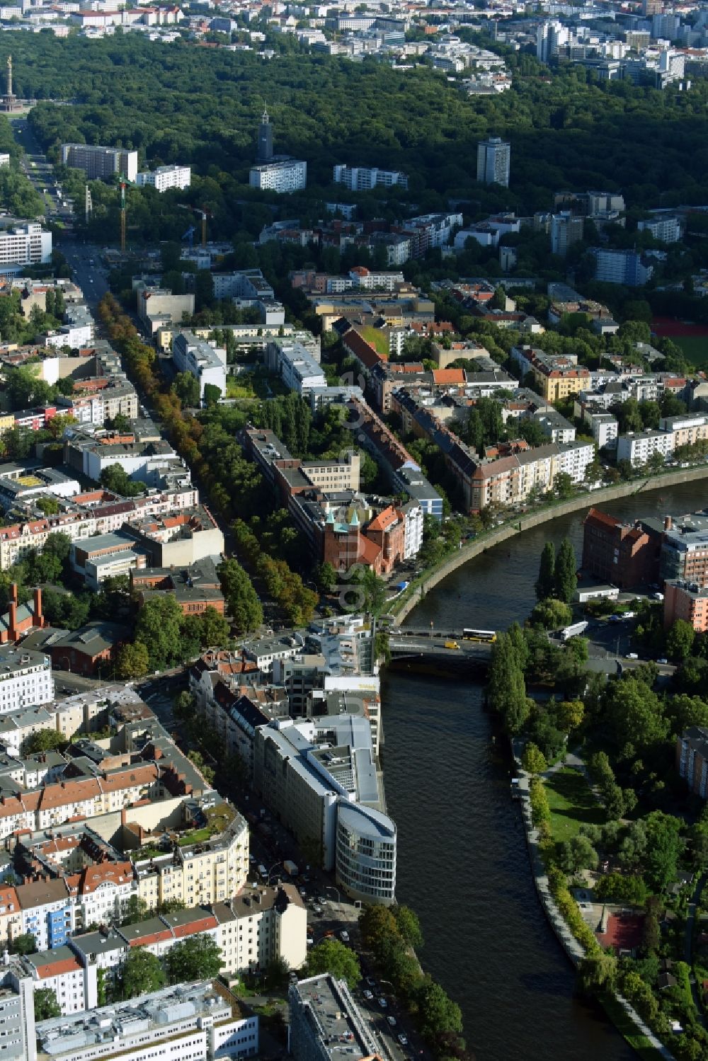 Luftaufnahme Berlin - Büro- und Geschäftshaus- Ensemble Spree-Forum in Alt- Moabit in Berlin, Deutschland