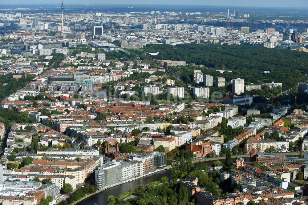 Berlin aus der Vogelperspektive: Büro- und Geschäftshaus- Ensemble Spree-Forum in Alt- Moabit in Berlin, Deutschland