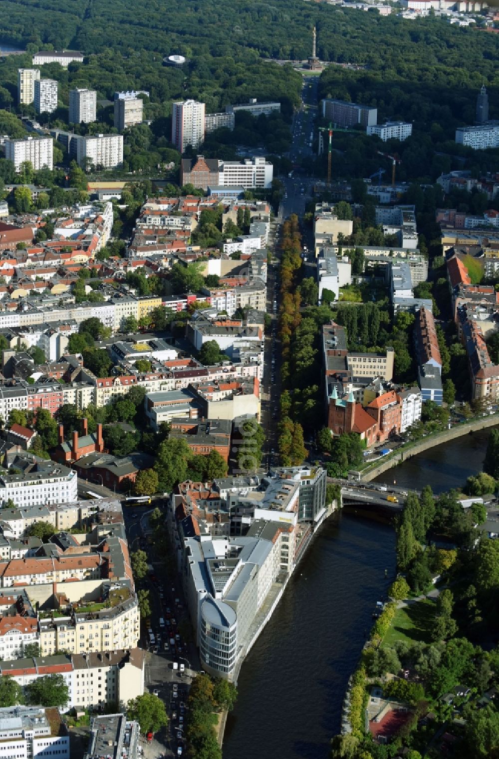 Berlin aus der Vogelperspektive: Büro- und Geschäftshaus- Ensemble Spree-Forum in Alt- Moabit in Berlin, Deutschland