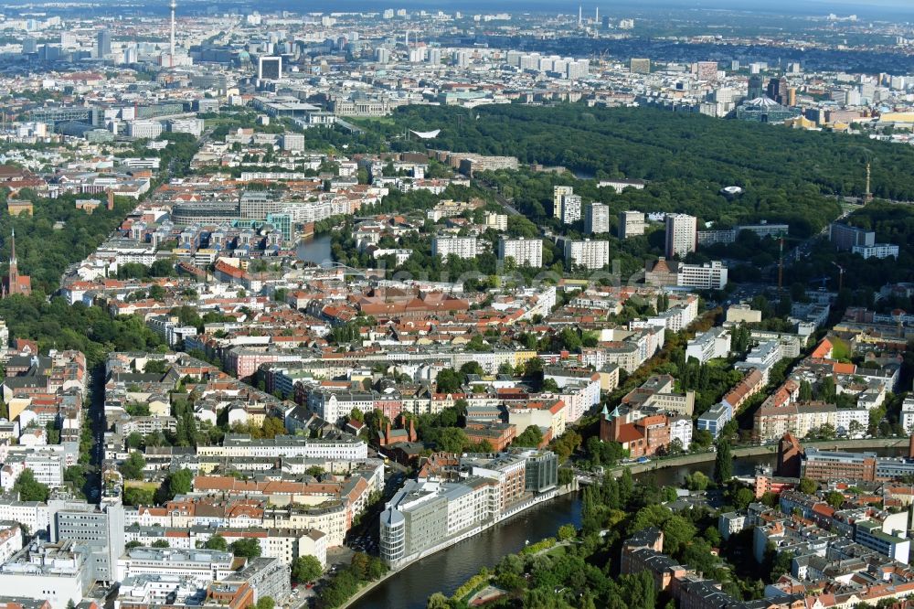 Berlin von oben - Büro- und Geschäftshaus- Ensemble Spree-Forum in Alt- Moabit in Berlin, Deutschland