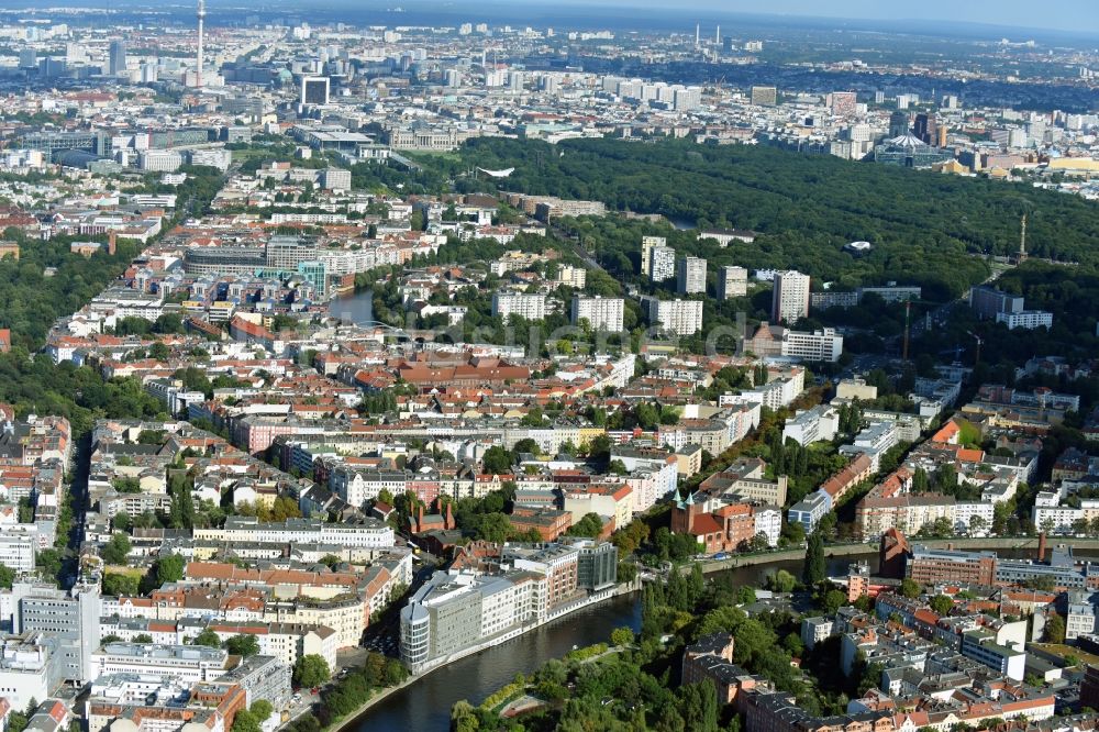 Berlin aus der Vogelperspektive: Büro- und Geschäftshaus- Ensemble Spree-Forum in Alt- Moabit in Berlin, Deutschland