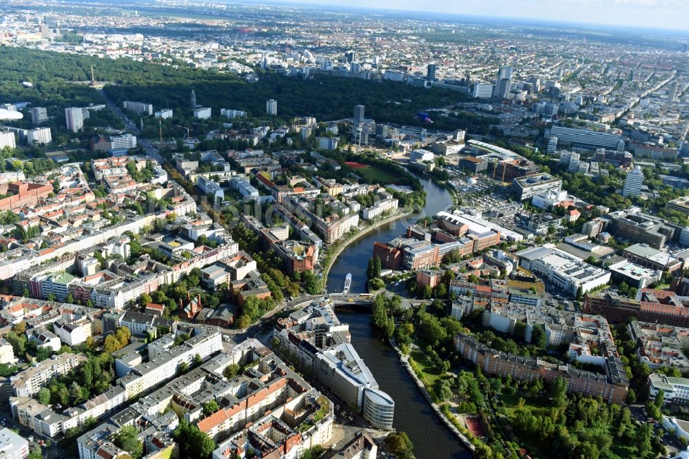 Berlin von oben - Büro- und Geschäftshaus- Ensemble Spree-Forum in Alt- Moabit in Berlin, Deutschland