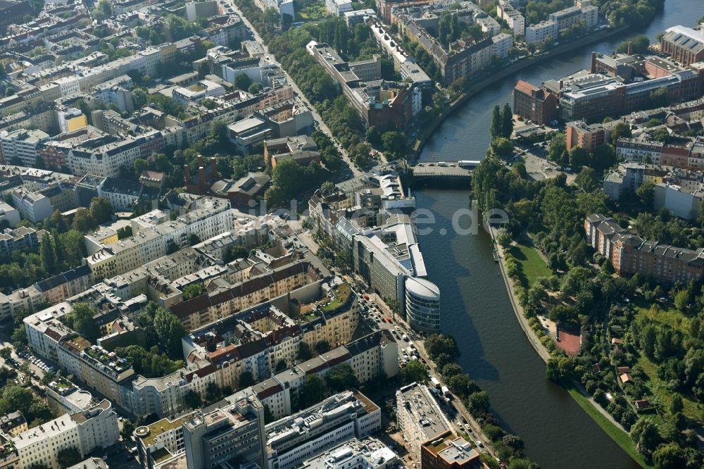 Berlin aus der Vogelperspektive: Büro- und Geschäftshaus- Ensemble Spree-Forum in Alt-Moabtit in Berlin, Deutschland