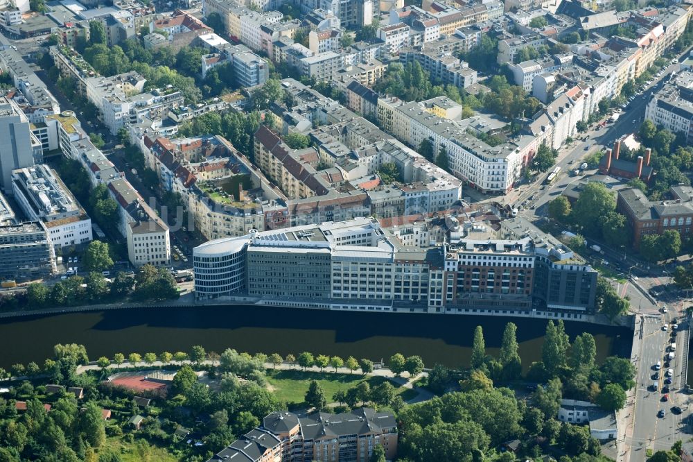 Berlin von oben - Büro- und Geschäftshaus- Ensemble Spree-Forum in Alt-Moabtit in Berlin, Deutschland