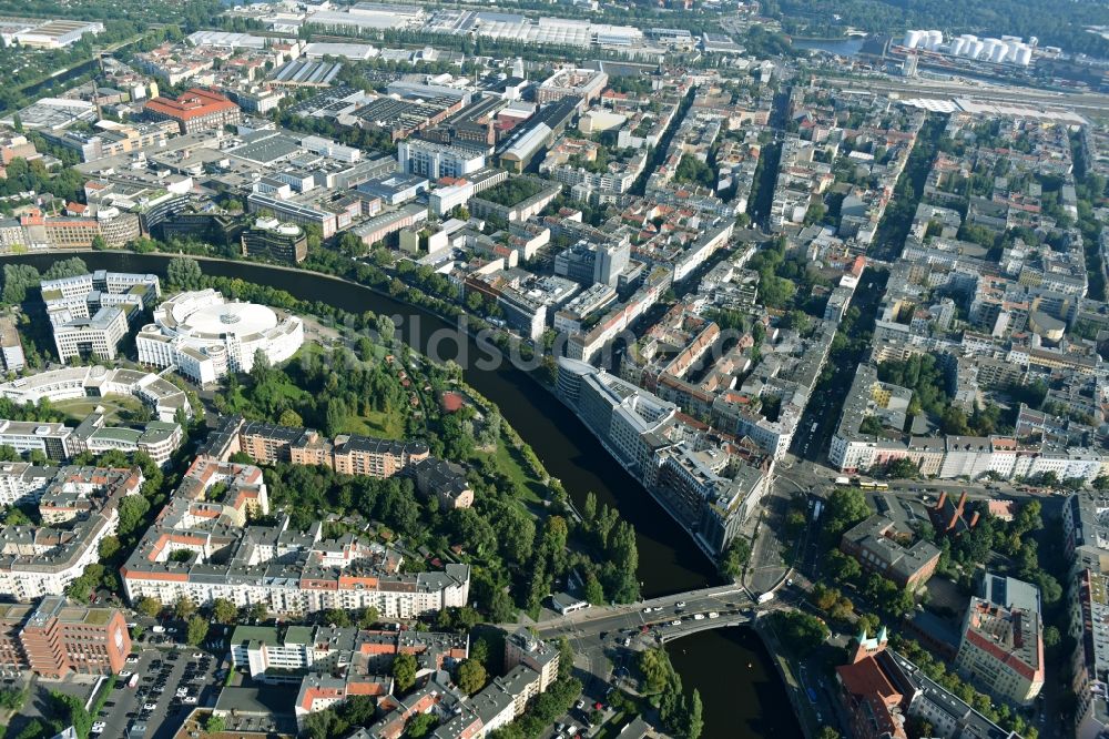 Berlin von oben - Büro- und Geschäftshaus- Ensemble Spree-Forum in Alt-Moabtit in Berlin, Deutschland