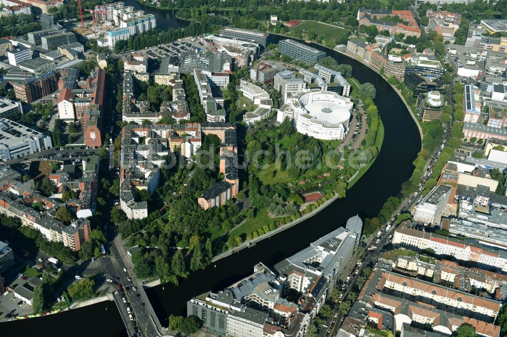 Berlin von oben - Büro- und Geschäftshaus- Ensemble Spree-Forum in Alt-Moabtit in Berlin, Deutschland