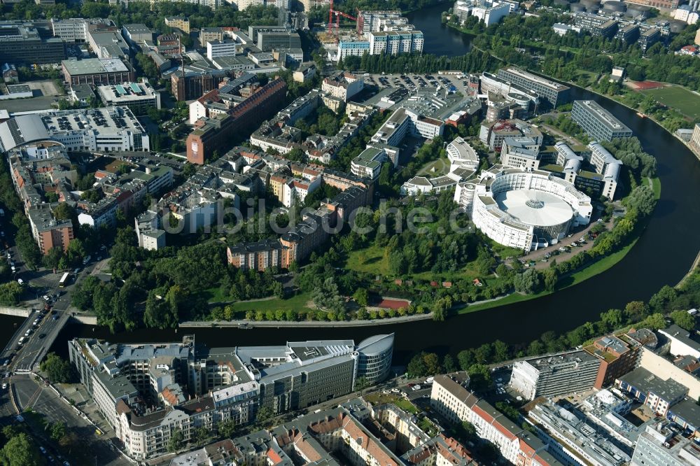 Berlin aus der Vogelperspektive: Büro- und Geschäftshaus- Ensemble Spree-Forum in Alt-Moabtit in Berlin, Deutschland