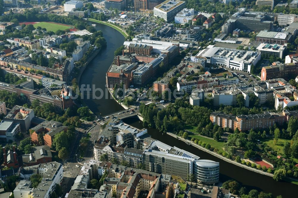 Luftaufnahme Berlin - Büro- und Geschäftshaus- Ensemble Spree-Forum in Alt-Moabtit in Berlin, Deutschland