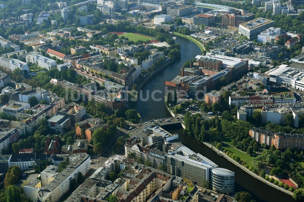 Berlin von oben - Büro- und Geschäftshaus- Ensemble Spree-Forum in Alt-Moabtit in Berlin, Deutschland