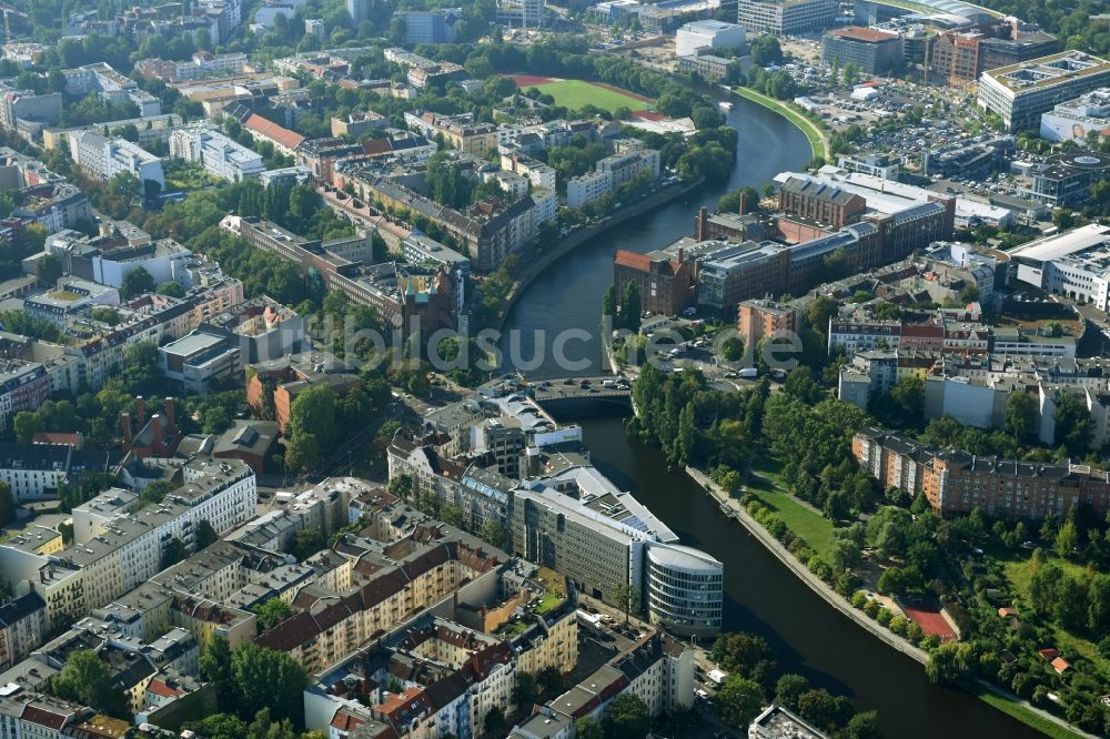 Berlin aus der Vogelperspektive: Büro- und Geschäftshaus- Ensemble Spree-Forum in Alt-Moabtit in Berlin, Deutschland