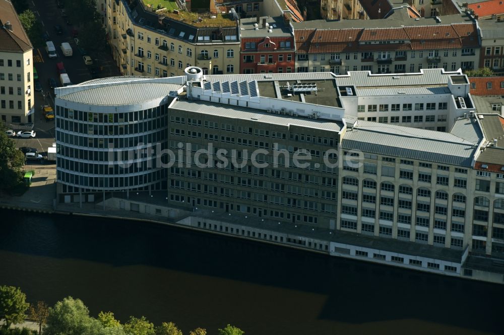 Berlin aus der Vogelperspektive: Büro- und Geschäftshaus- Ensemble Spree-Forum in Alt-Moabtit in Berlin, Deutschland