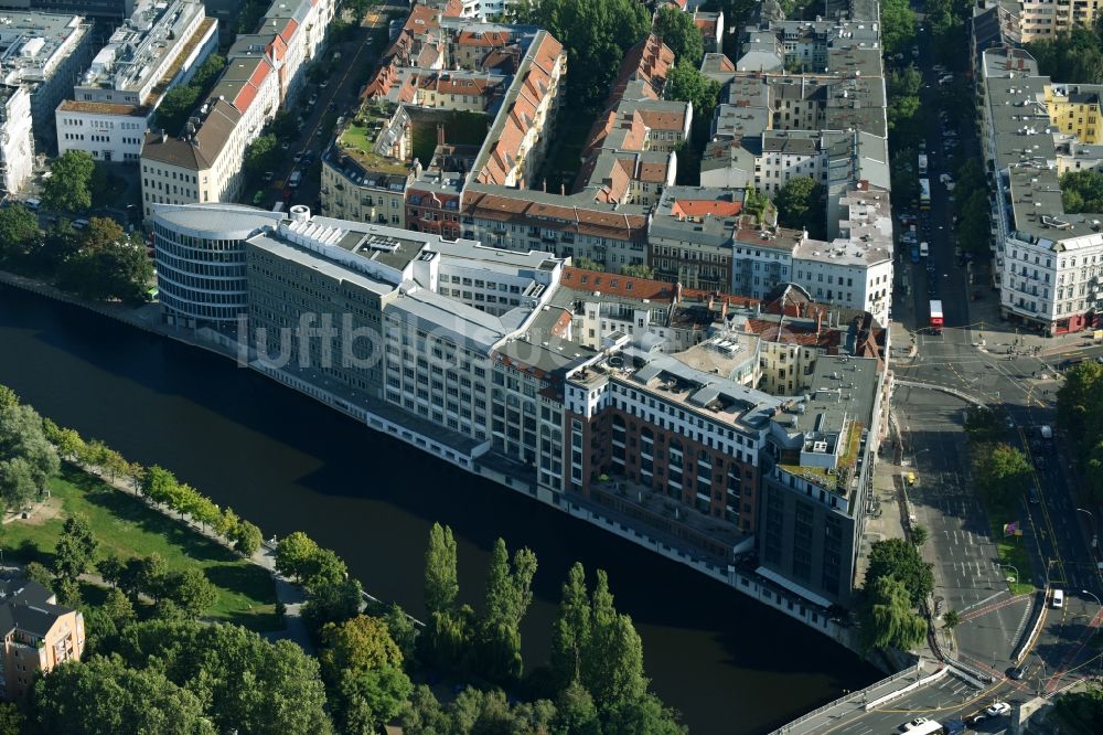 Berlin aus der Vogelperspektive: Büro- und Geschäftshaus- Ensemble Spree-Forum in Alt-Moabtit in Berlin, Deutschland