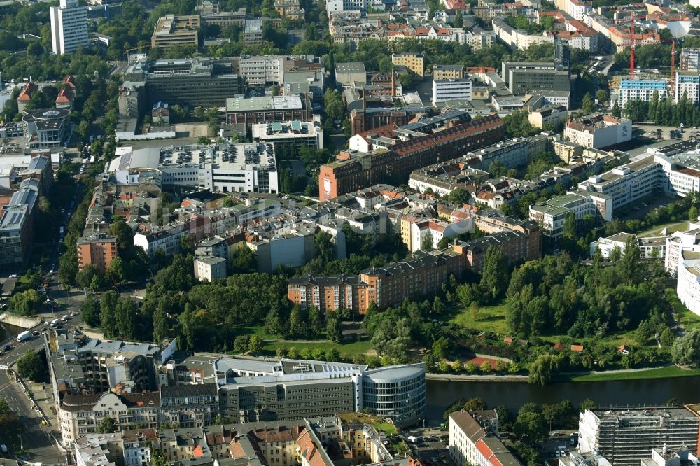 Berlin von oben - Büro- und Geschäftshaus- Ensemble Spree-Forum in Alt-Moabtit in Berlin, Deutschland