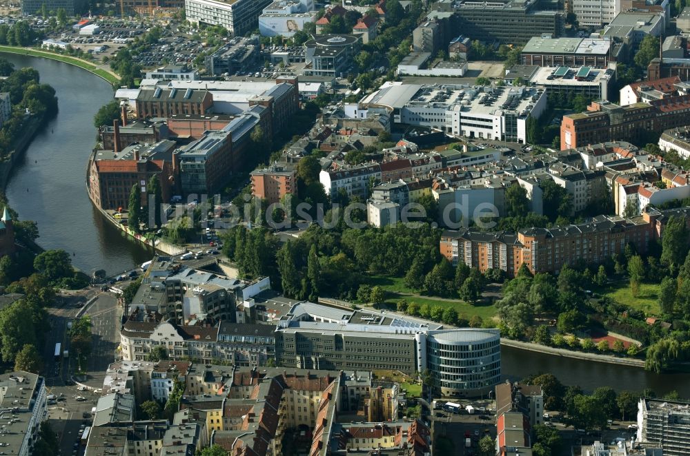 Berlin aus der Vogelperspektive: Büro- und Geschäftshaus- Ensemble Spree-Forum in Alt-Moabtit in Berlin, Deutschland