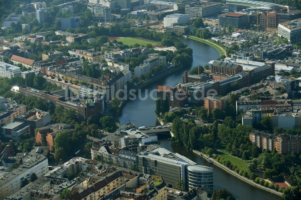 Berlin aus der Vogelperspektive: Büro- und Geschäftshaus- Ensemble Spree-Forum in Alt-Moabtit in Berlin, Deutschland