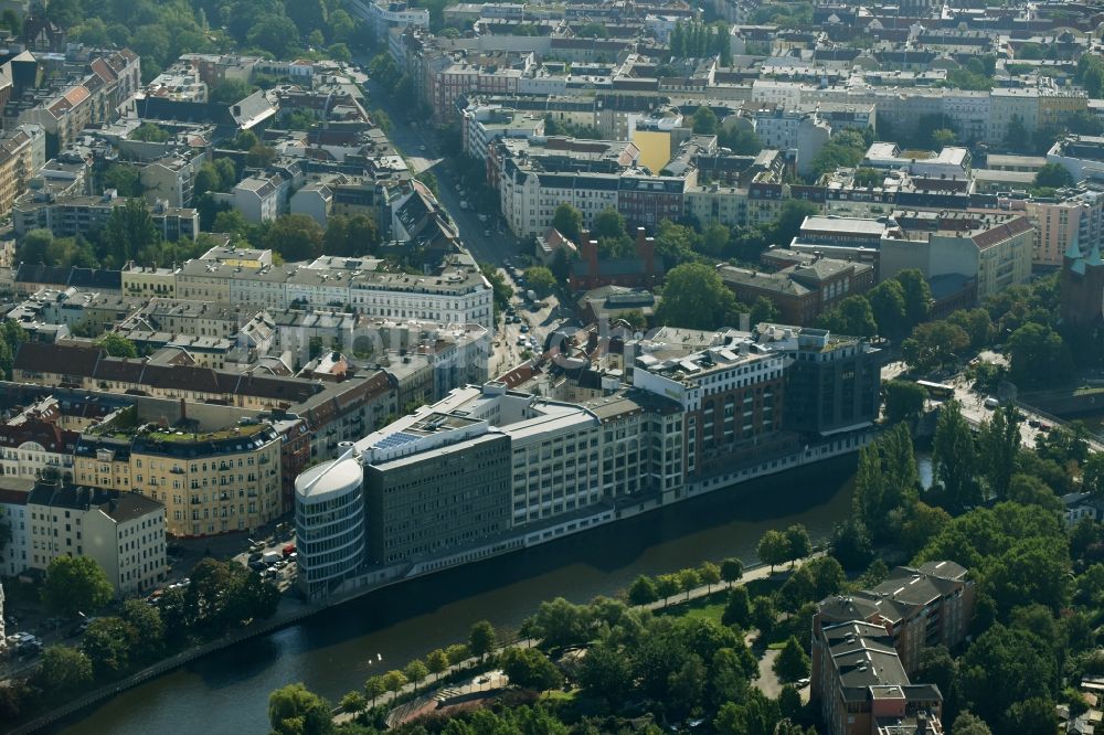 Berlin von oben - Büro- und Geschäftshaus- Ensemble Spree-Forum in Alt-Moabtit in Berlin, Deutschland