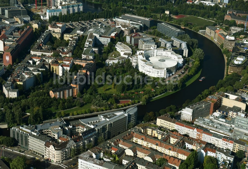 Berlin aus der Vogelperspektive: Büro- und Geschäftshaus- Ensemble Spree-Forum in Alt-Moabtit in Berlin, Deutschland