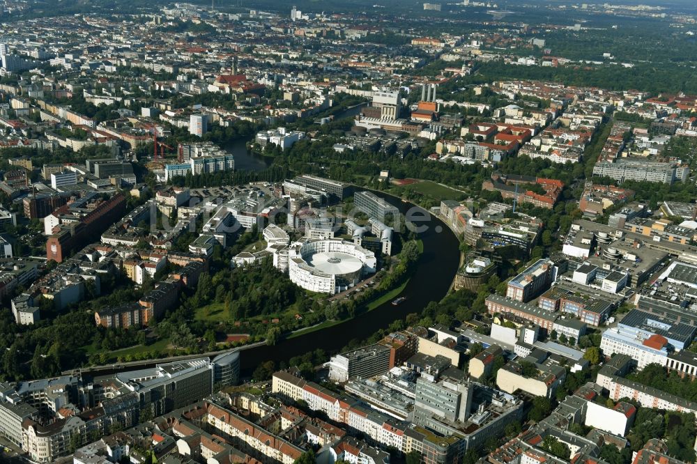 Berlin aus der Vogelperspektive: Büro- und Geschäftshaus- Ensemble Spree-Forum in Alt-Moabtit in Berlin, Deutschland