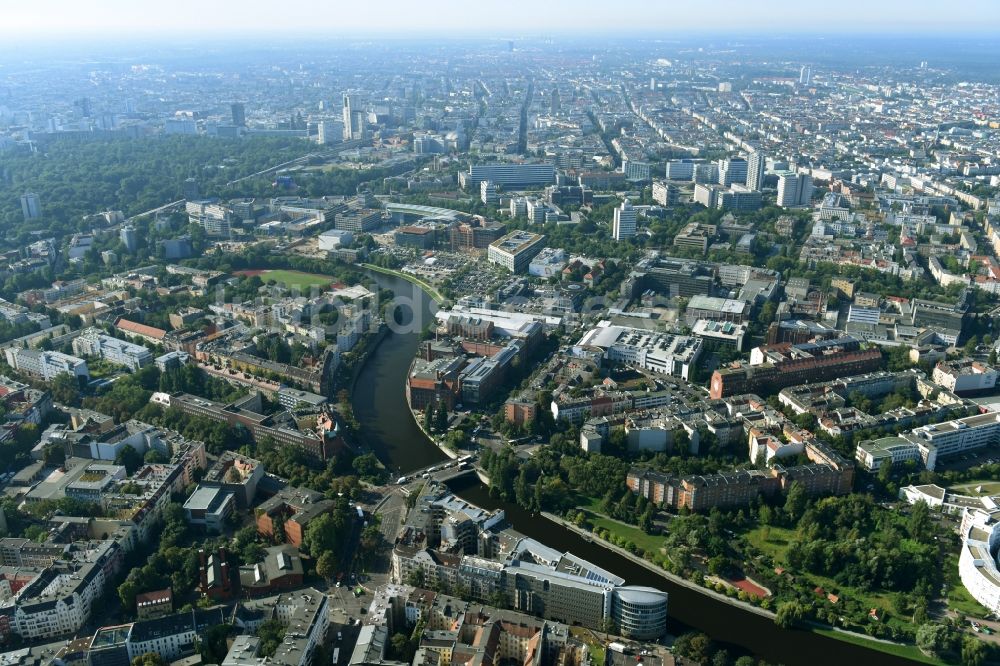 Luftbild Berlin - Büro- und Geschäftshaus- Ensemble Spree-Forum in Alt-Moabtit in Berlin, Deutschland