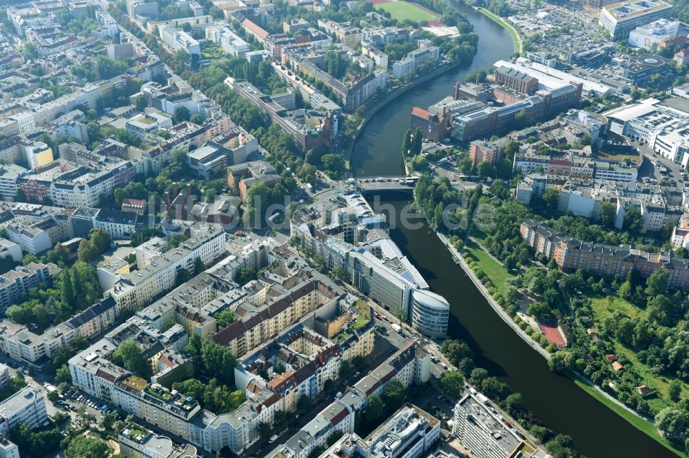 Berlin aus der Vogelperspektive: Büro- und Geschäftshaus- Ensemble Spree-Forum in Alt-Moabtit in Berlin, Deutschland