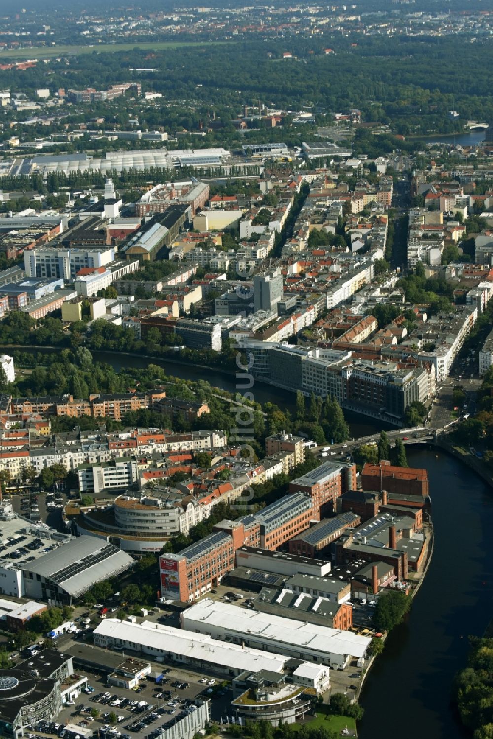 Berlin aus der Vogelperspektive: Büro- und Geschäftshaus- Ensemble Spree-Forum in Alt-Moabtit in Berlin, Deutschland