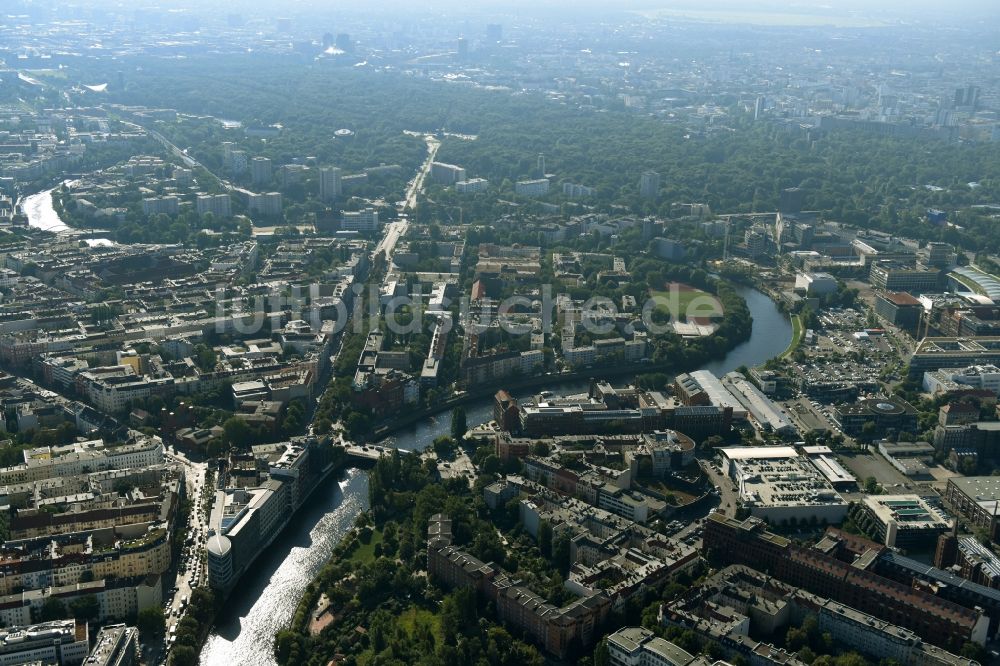 Berlin von oben - Büro- und Geschäftshaus- Ensemble Spree-Forum in Alt-Moabtit in Berlin, Deutschland