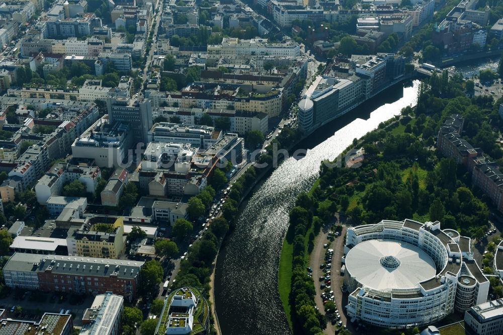 Berlin von oben - Büro- und Geschäftshaus- Ensemble Spree-Forum in Alt-Moabtit in Berlin, Deutschland