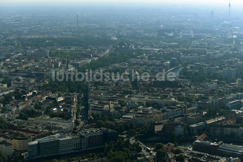 Berlin aus der Vogelperspektive: Büro- und Geschäftshaus- Ensemble Spree-Forum in Alt-Moabtit in Berlin, Deutschland