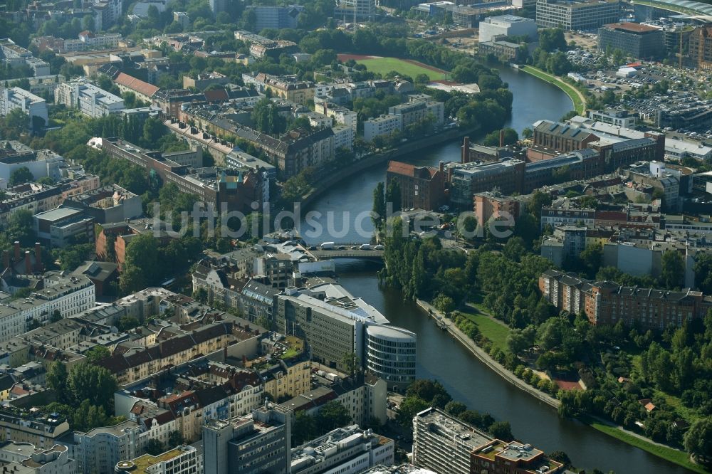 Luftbild Berlin - Büro- und Geschäftshaus- Ensemble Spree-Forum in Alt-Moabtit in Berlin, Deutschland