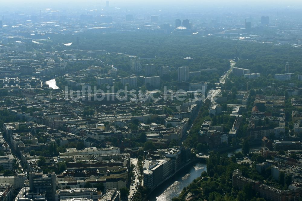 Berlin von oben - Büro- und Geschäftshaus- Ensemble Spree-Forum in Alt-Moabtit in Berlin, Deutschland