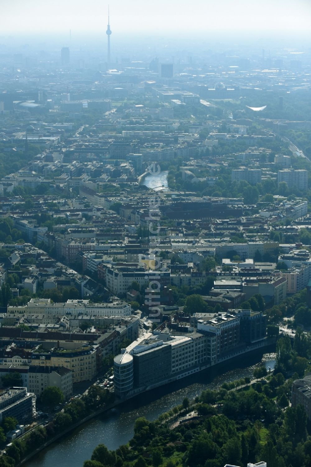 Berlin aus der Vogelperspektive: Büro- und Geschäftshaus- Ensemble Spree-Forum in Alt-Moabtit in Berlin, Deutschland