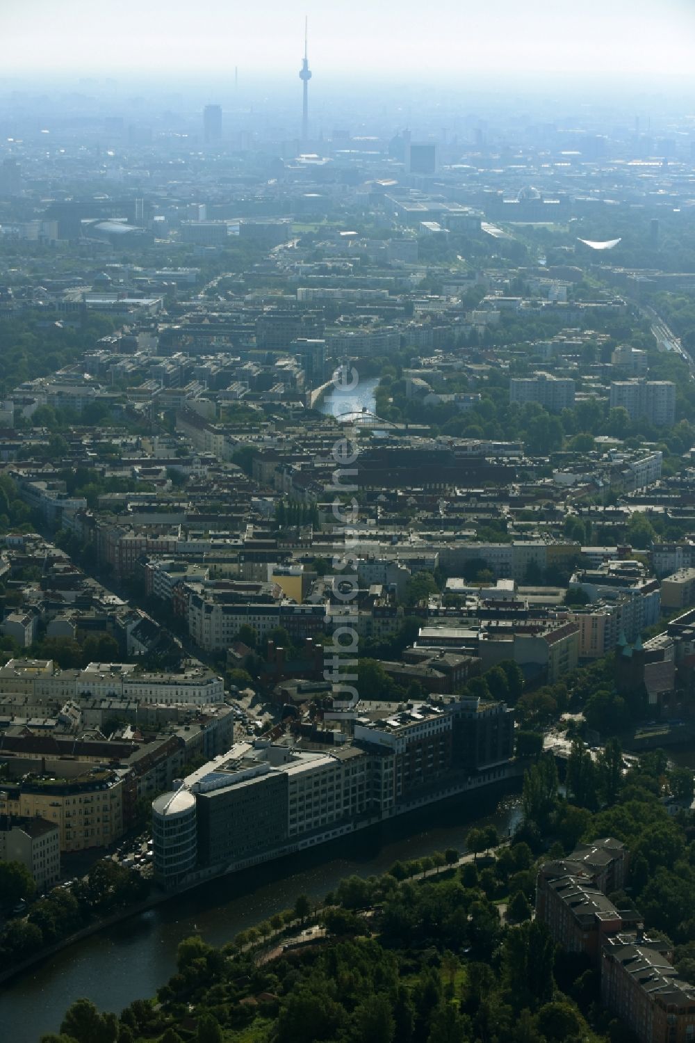 Luftbild Berlin - Büro- und Geschäftshaus- Ensemble Spree-Forum in Alt-Moabtit in Berlin, Deutschland