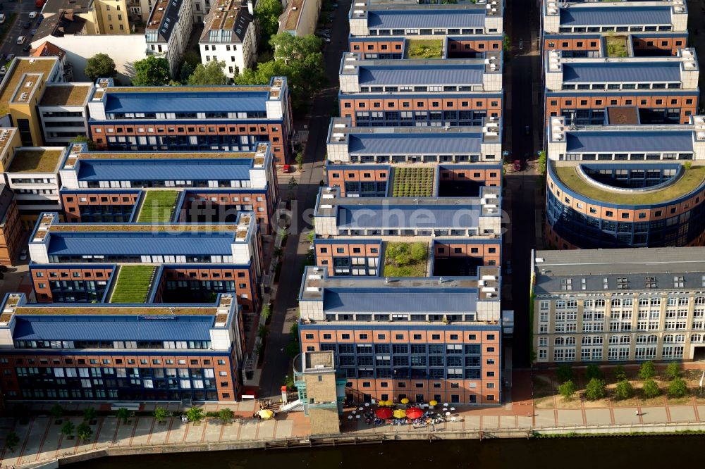 Berlin von oben - Büro- und Geschäftshaus- Ensemble am Spreebogen in Berlin