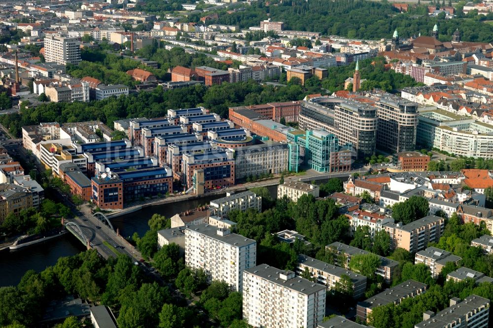 Luftbild Berlin - Büro- und Geschäftshaus- Ensemble am Spreebogen in Berlin