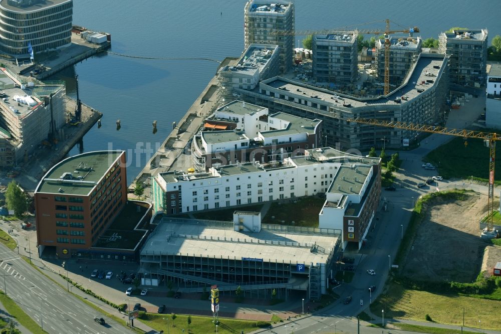 Rostock aus der Vogelperspektive: Büro- und Geschäftshaus- Ensemble Am Strande - Gaffelschonerweg - Loggerweg in Rostock im Bundesland Mecklenburg-Vorpommern, Deutschland