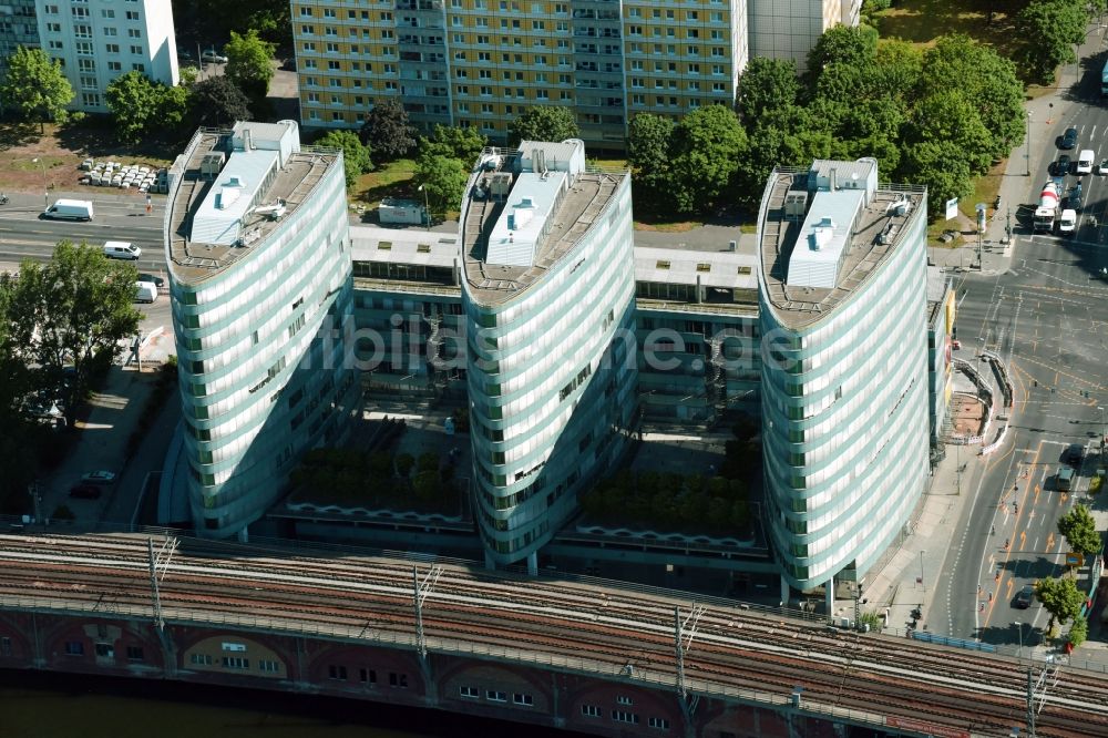 Berlin von oben - Büro- und Geschäftshaus- Ensemble Trias an der Holzmarktstraße im Ortsteil Mitte in Berlin, Deutschland