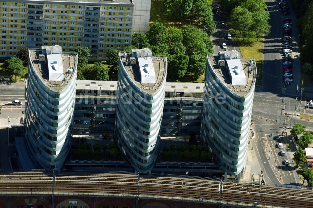 Luftaufnahme Berlin - Büro- und Geschäftshaus- Ensemble Trias an der Holzmarktstraße im Ortsteil Mitte in Berlin, Deutschland