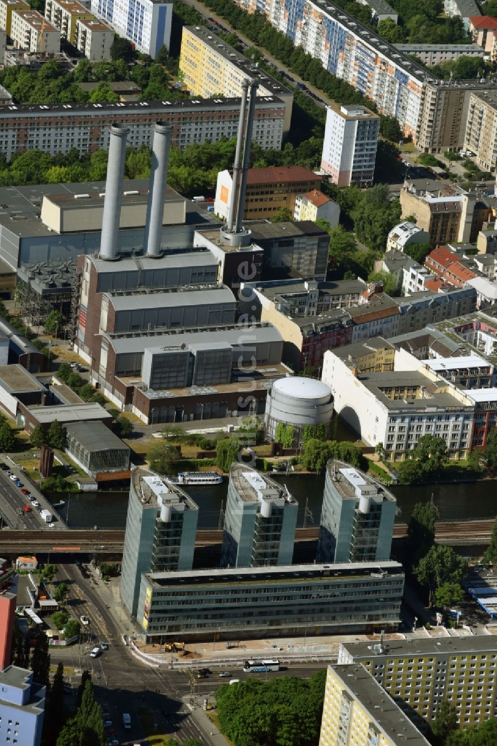 Berlin aus der Vogelperspektive: Büro- und Geschäftshaus- Ensemble Trias an der Holzmarktstraße im Ortsteil Mitte in Berlin, Deutschland