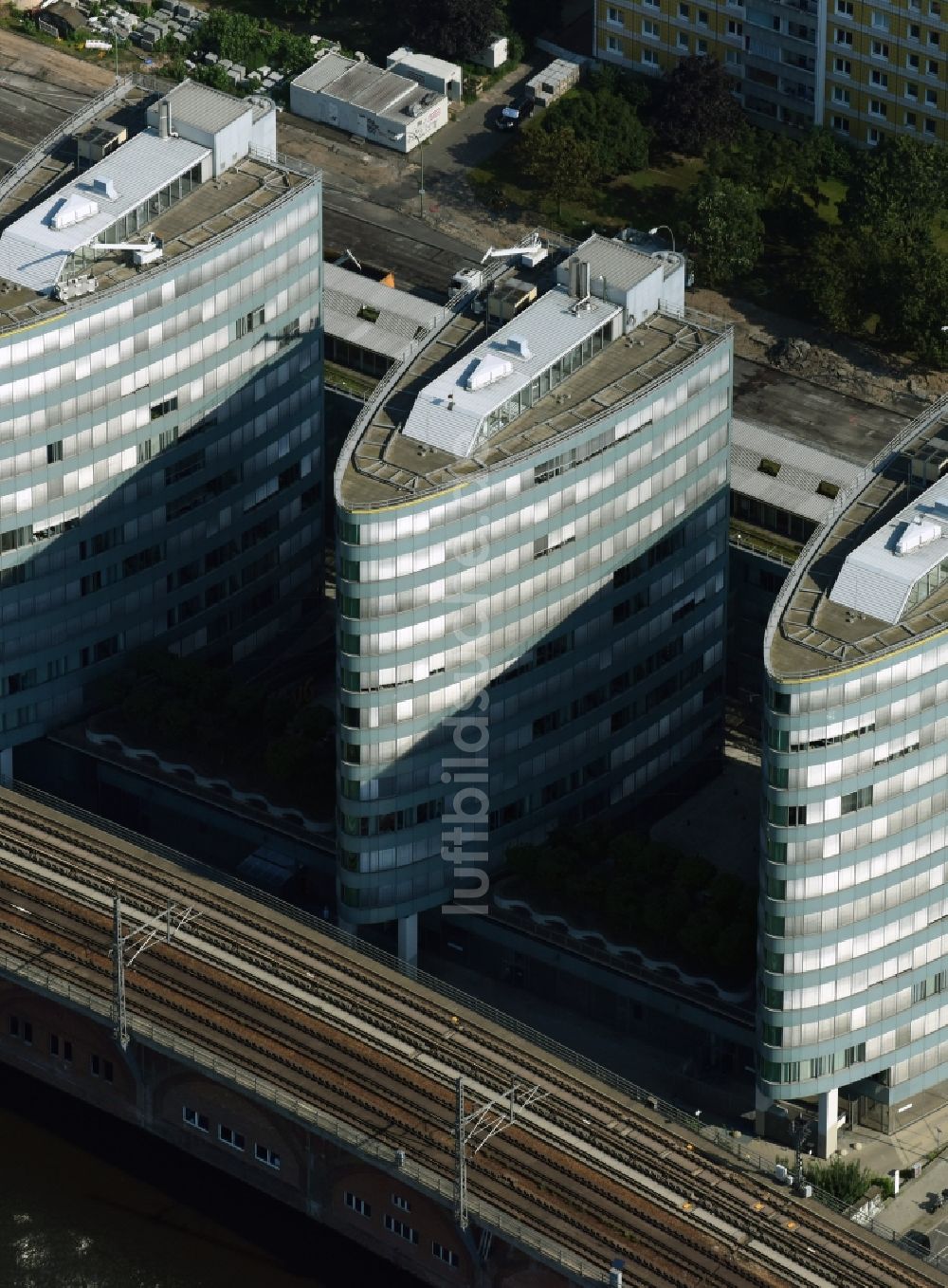 Luftaufnahme Berlin - Büro- und Geschäftshaus- Ensemble Trias an der Holzmarktstraße im Ortsteil Mitte in Berlin, Deutschland