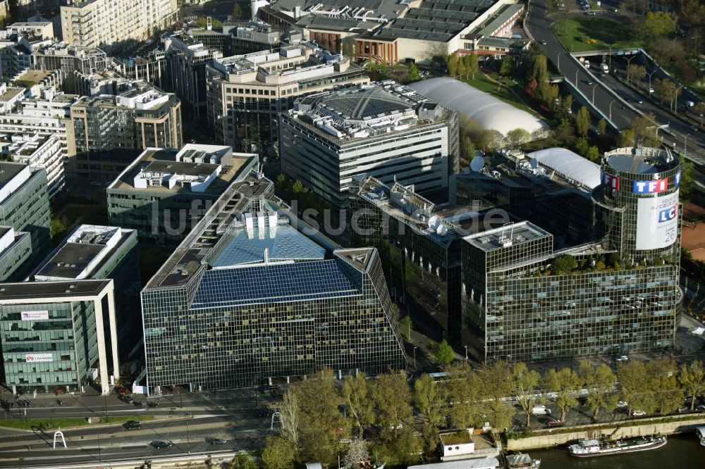 Boulogne-Billancourt von oben - Büro- und Geschäftshaus- Ensemble am Ufer der Senne in Boulogne-Billancourt in Ile-de-France, Frankreich