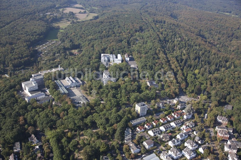 Wiesbaden von oben - Büro- und Geschäftshaus- Ensemble Unter den Eichen in Wiesbaden im Bundesland Hessen