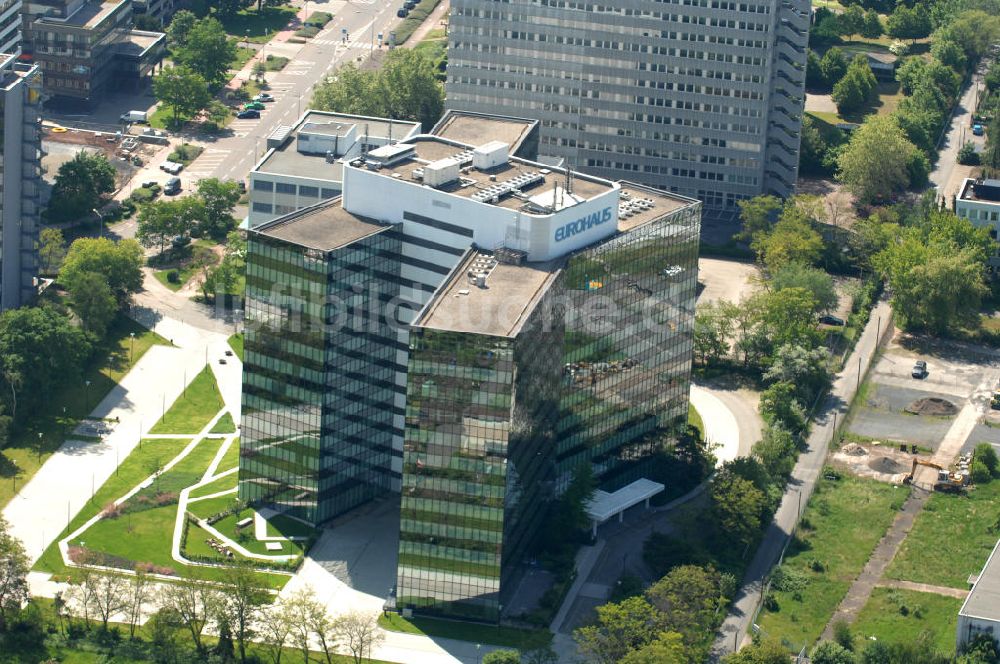 Luftaufnahme Frankfurt am Main - Büro- und Geschäftshaus Eurohaus in Frankfurt-Niederrad