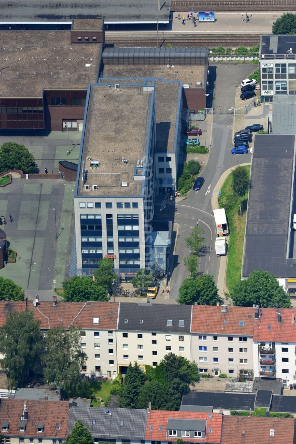 Bochum aus der Vogelperspektive: Büro- und Geschäftshaus an der Ferdinandstraße 13 am Buddenbergplatz in Bochum im Bundesland Nordrhein-Westfalen