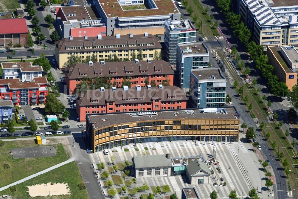 Berlin von oben - Büro- und Geschäftshaus Am Forum und Ecowiss an der Erich-Thilo-Straße Ecke Rudower Chaussee in Berlin, Deutschland