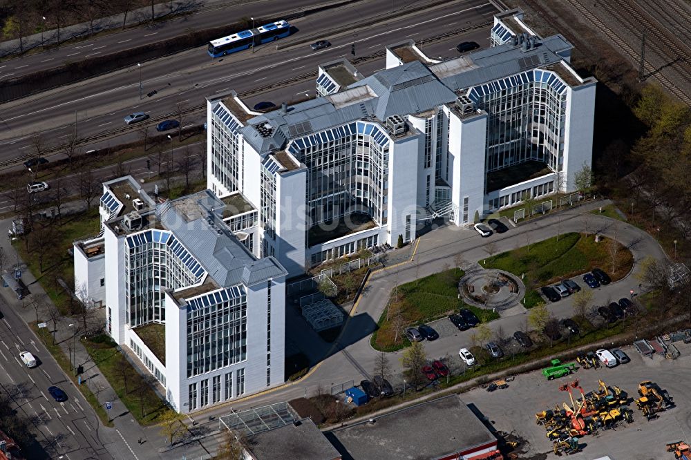 München von oben - Büro- und Geschäftshaus an der Hansastraße in München im Bundesland Bayern, Deutschland